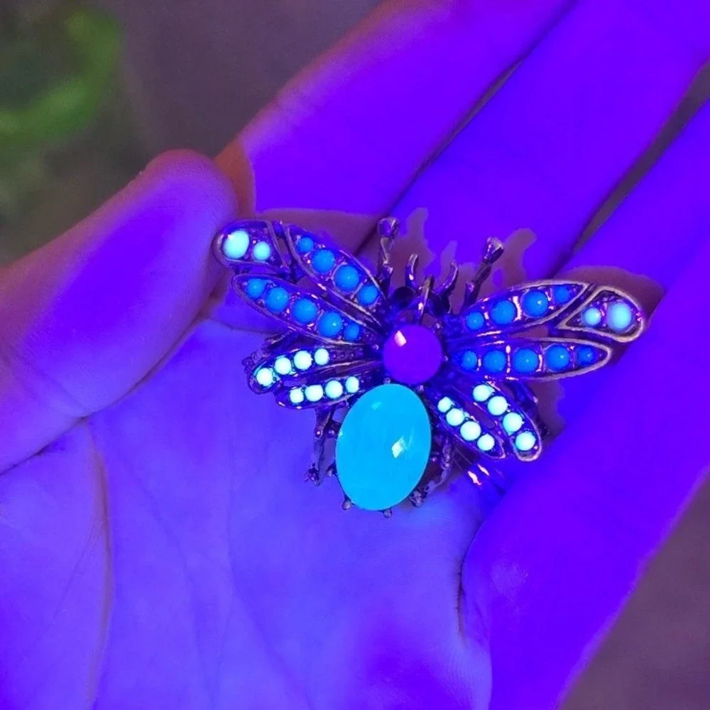 Vintage‎ Style Glowing Insect Brooch Silver Tone Glass Rhinestone Firefly Pin